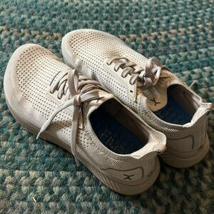 Flux footwear adapt runner